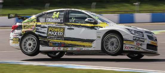 Power-Maxed-Racing-push-forward-at-Donington